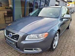 Volvo V70 2.5FT R-Design 230PK LEER / XENON / TREKHAAK / PDC