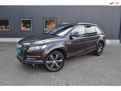 Audi Q7 4.2 FSI quattro 4+2, full option, netto € 17.500