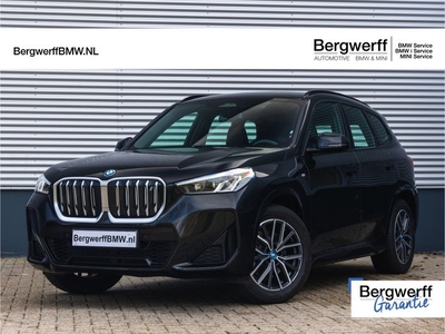 BMW iX1 xDrive30 M-Sport - Trekhaak - Stoelverwarming -