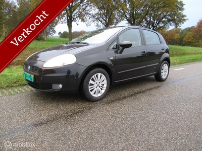 FIAT GRANDE PUNTO 1.4-16V EMOTION 5 DEURS NL AUTO WEINIG KM