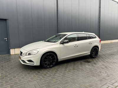 Volvo V60 1.6 DRIVe Leder-Navi- Cosmic white metallic