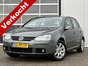 Volkswagen Golf 1.6 FSI Sportline 116pk 6-bak | Cruise Control | Trekhaak | Lichtmetalen velgen 16 inch| Radio-CD | Leuke auto!