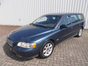 Volvo V70 2.4 Momentum Automaat 7 Pers. ( APK 12-02-2025 )