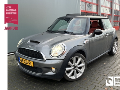 MINI MINI BWJ 2007 1.6 175 PK Cooper S Chili LEER / PANORAMADAK / NAVIGATIE /STOELVERWARMING / VOORRUITVERWARMING / AIRCO / LMV / PDC