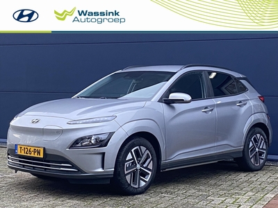 HYUNDAI KONA 64 kWh Automaat Pure | Navigatie | Camera | Parkeersensoren Achter | Climate Control | Cruise Control | Lichtmetalen Velgen |