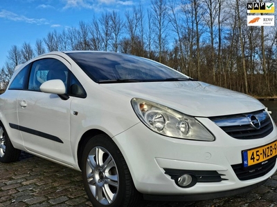 Opel Corsa 1.2-16V Cosmo Automaat 2e eigenaar lage km cruis