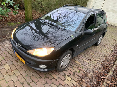 Peugeot 206 SW 1.4 HDi X-line met nieuwe apk voor een jaar