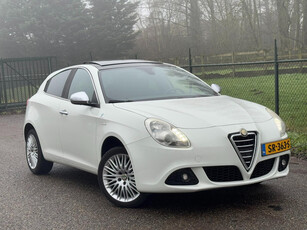 Alfa Romeo Giulietta 1.4 T Distinctive /Pano/Airco/Sport velgen/