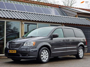 Chrysler Town & Country 3.6 V6 (Leder / Climate / Cruise / Camera / Navigatie / 7 Persoons)