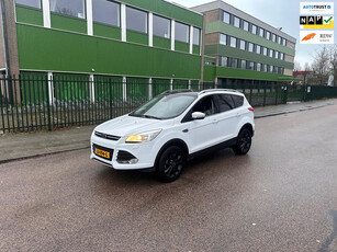 Ford Kuga 1.5 Titanium Loopt op 3 cilinder.Navi.Clima.Camera