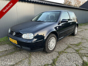 Volkswagen Golf 1.6-16V Highline