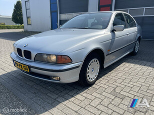 BMW 5-serie 528i Executive Automaat | Nw. Navigatie | Youngtimer