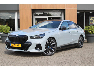 BMW 5 Serie 550e XDrive M-Sport Pano-B&W-Virtueel-M5 Uitlaat Systeem