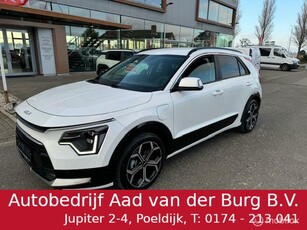 Niro 1.6 PHEV Launch Edition 65km electr. rijden hierna Hybride , Wit metaallak ! Parelmoer Luxe uitvoering , 18 all weahter banden , Lederen bekleding , Keyless entry , Stoel- & Stuur verwarming Electr. achterklep