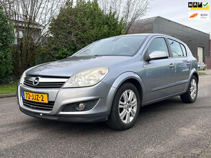 Opel Astra 1.8 Cosmo Automaat*5DR*Navigatie*Leder*Cruise*Stoelverwarming*Clima*NAP*LM velgen*Parkeersensoren*2e eigenaar*