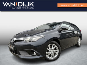 Toyota Auris 1.8 Hybrid Lease Pro ✓Facelift ✓Panoramadak ✓Navigatie ✓Camera ✓Parkeersensoren ✓Trekhaak ✓Dealer onderhouden