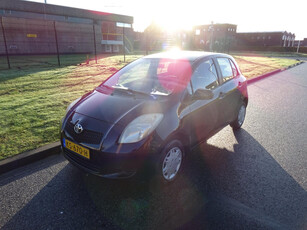 Toyota Yaris 1.0 VVTi +