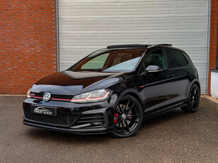 Volkswagen GOLF 2.0 GTI TCR| AKRA| PANO| DYNA| FULL| LEER