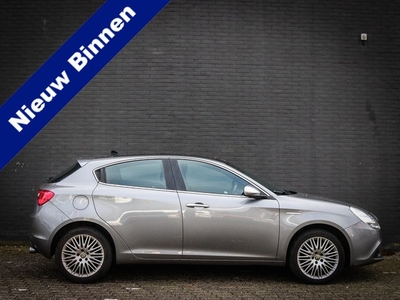 Alfa Romeo Giulietta 1.4 T Distinctive van 7.950 voor 7.450