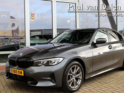 BMW 3-SERIE (g20) 320i 184PK AUTOMAAT SPORT LINE SHADOW LINE | Live Cockpit | Navi | Leer | Adapt.Cruise | Sfeerverl. | Dab |