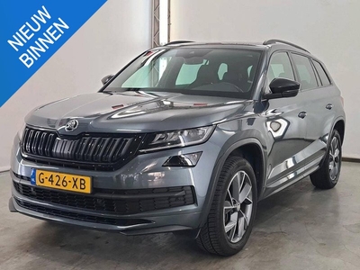 SKODA KODIAQ 1.5 TSI SPORTLINE BUSINESS 7-PERS I AUTOMAAT I TREKHAAK I APPLE/ANDROID I ACHTERUITRIJCAMERA I ALCANTARA I STOELVERWARMING