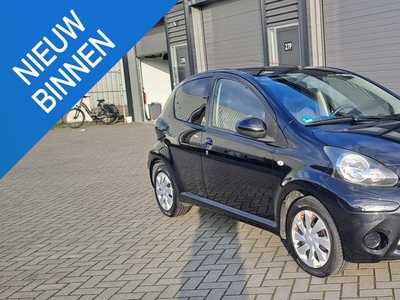 Toyota Aygo 1.0 VVT-i Access Airco * Parkeersensoren * Bluetooth * Elektrische ramen