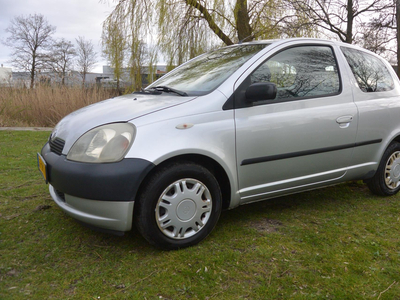 TOYOTA YARIS 1.0-16V VVT-i Terra*stuurbekr*nieuwe apk