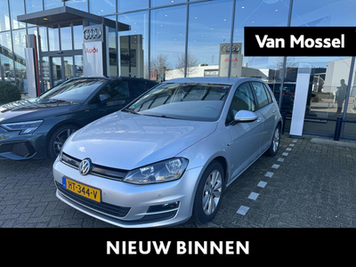 VOLKSWAGEN GOLF 1.0 TSI Comfortline 116 PK | Gereserveerd | Navigatie | Cruise Control | Climate Control | Parkeersensoren | Lichtmetalen velgen | Bluetooth |