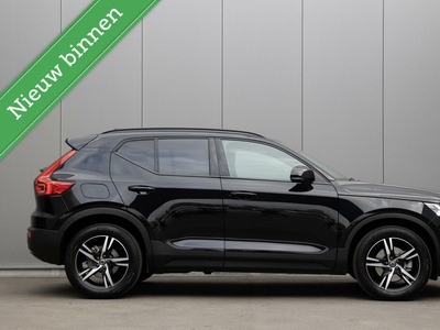 Volvo XC40 | B3 R-design | Panoramadak | Lederen bekleding | Black pakket | Keyless | Navigatie |