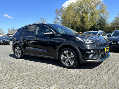 Kia e-Niro ExecutiveLine 64kWh (INCL-BTW) *VOLLEDER | FULL-LED | JBL-AUDIO | NAVI-FULLMAP | DAB | CAMERA | ADAPTIVE-CRUISE | MEMORY-PACK | KEYLESS | LANE-ASSIST | COMFORT-SEATS | 17