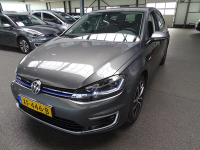 Volkswagen e-Golf/ Virtual Cocpit/ Led/ Camera/ warmtepomp/ acc / 17