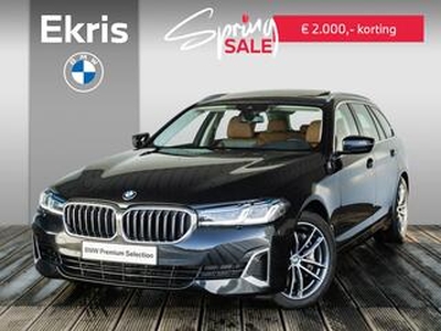 BMW 5-SERIE Touring 540i xDrive High Executive Luxury Line / BMW Head-Up Display / Glazen panoramadak / Elektrisch verwarmde voorstoelen / Comfort Access