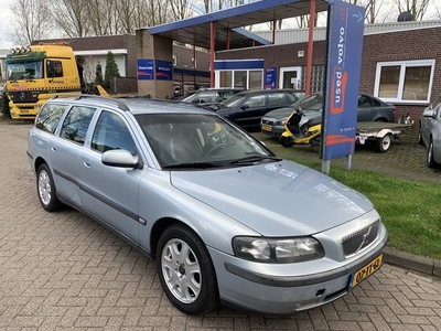 Volvo V70 2.4 163PK D5 Automaat Werkende airco, auto loopt