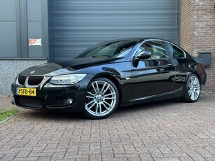 BMW 3-SERIE coupe 320i Corporate Lease Business Line Sport M-SPORTPAKKET | LEDER | PDC | CRUISE | CLIMATE | STOELVERWARMING | APK 2025!