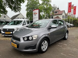 Chevrolet Aveo 1.4 LT AUTOMAAT / CRUISE CTR. AIRCO ELEK. RAMEN 15'' LMV