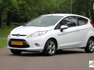 Ford Fiesta 1.25 Titanium 82pk / Airco / Sportvelgen / Parkeersensoren / Trekhaak / Leuke Fiesta