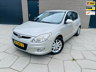 Hyundai I30 1.6i Style| 5 Drs |AIRCO|metalic|sensoren achter verstralers voor