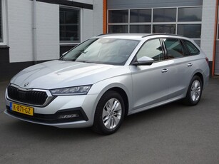 Škoda Octavia Combi 1.0 TSI Business Edition Automatische airco, cruise controle, navigatie, parkeersensoren voor en achter, licht metalen velgen, enz.