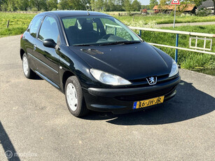 Peugeot 206 1.4 Benzine MET NIEUWE APK