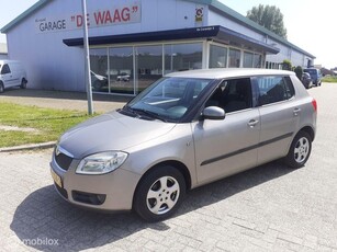 Skoda Fabia 1.6-16V Ambiente DSG AUTOM.