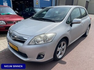 Toyota Auris 1.8 Full Hybrid Dynamic 218.215km NAP - APK 3-2025 Leuke auto met Achteruitrijcamera, Cruise Control, Bluetooth telefoon, etc.