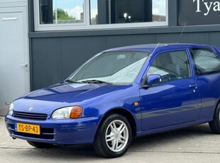 Toyota Starlet 1.3-16V / LICHTMETALEN VELGEN 3-DRS NAP !