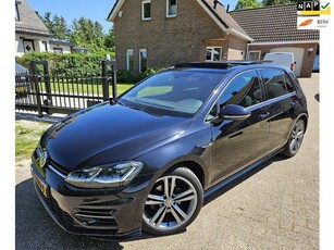 Volkswagen Golf 1.5 TSI Highline Business R-line, Panorama