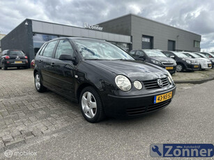 Volkswagen Polo 1.4-16V Highline