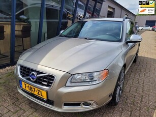 Volvo V70 2.5FT R-Design 230PK LEER / XENON / TREKHAAK / PDC