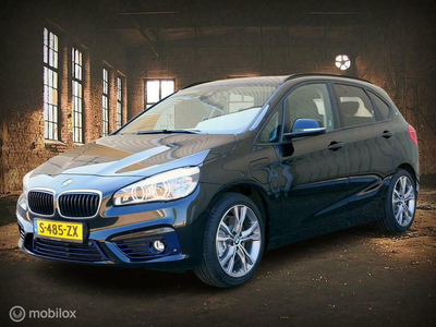 BMW 2-serie Active Tourer 225XE Sport Line - leer - LED - 18 inch