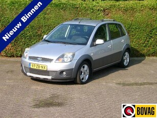 Ford Fiesta 1.4-16V Crossroad NL auto met NAP airco