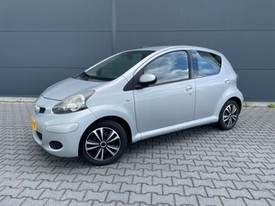 Toyota Aygo 1.0-12V Cool bouwjaar 2010 ( nw apk )