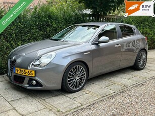 Alfa Romeo Giulietta 1.4 T Distinctive Lusso Uconnect/PDC