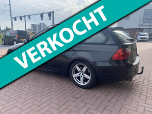 BMW 3-serie Touring 318i Business Line / Cruise control / AIRCO / Trekhaak / Parkeersensoren / Onderhouden